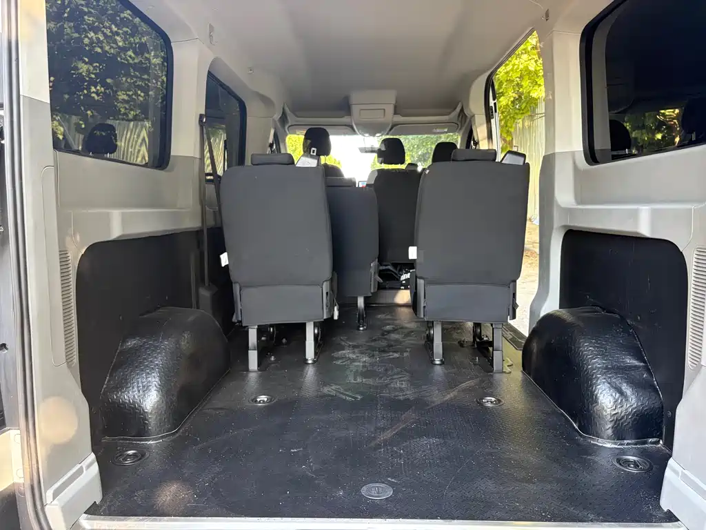 Xintu V90 新途V90 2022款 2.0 T手动运杰前驱长轴高顶后单胎7座