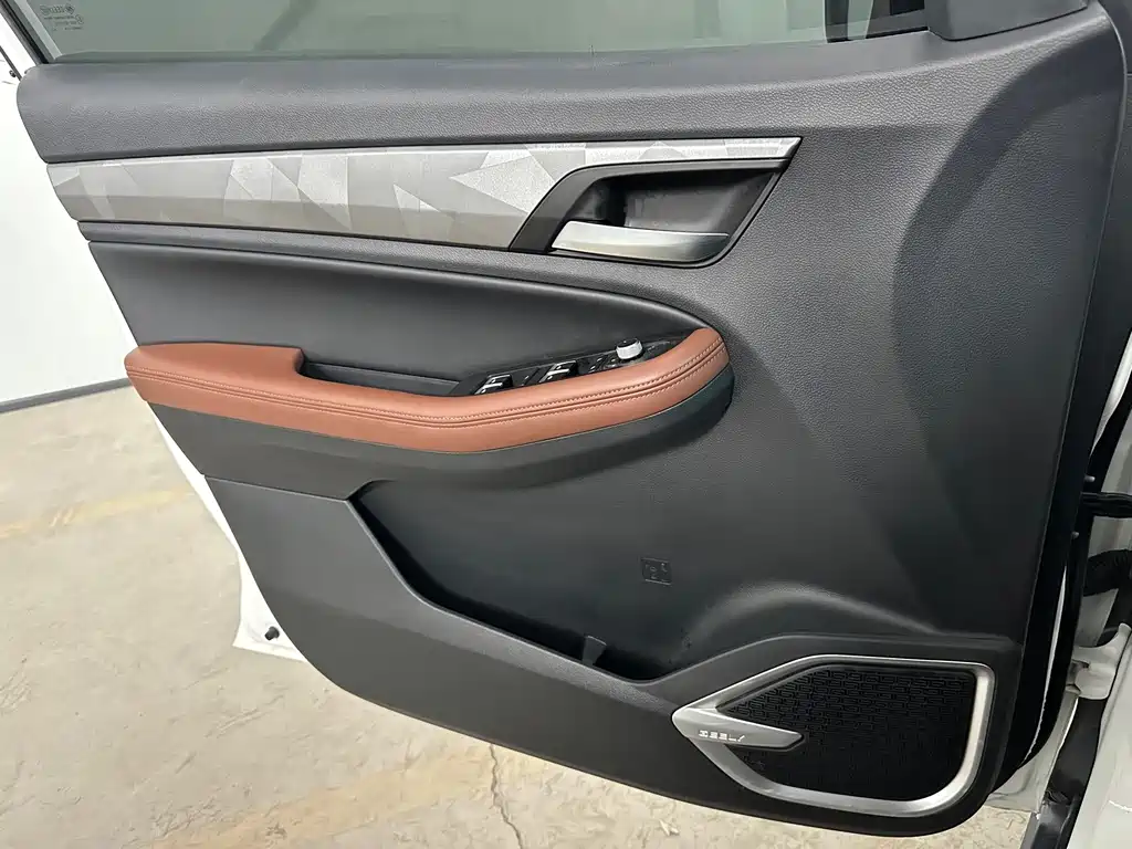 Vision X6 PRO 1.4 T Auto Distinguished