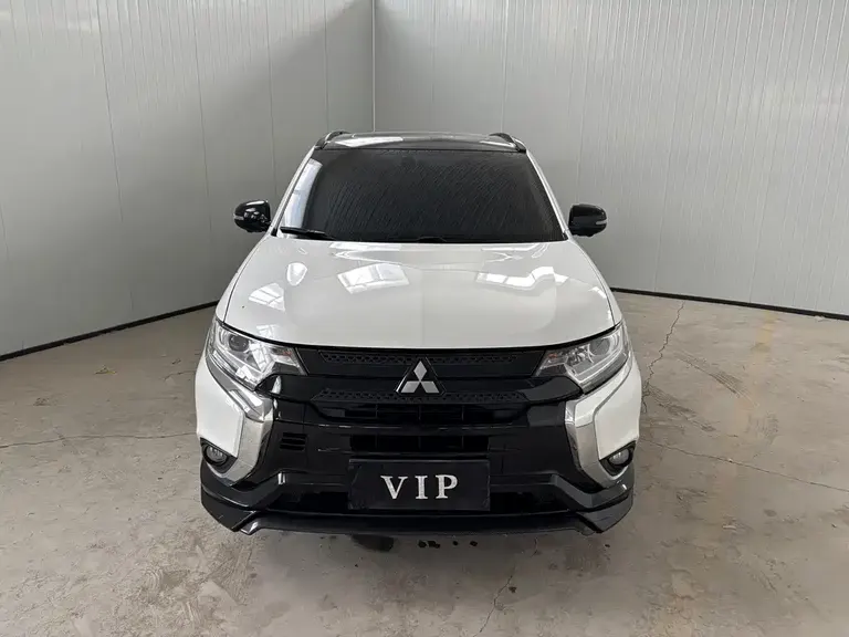 Mitsubishi Outlander 欧蓝德 2021款 2.0 L 两驱曜动版 5座