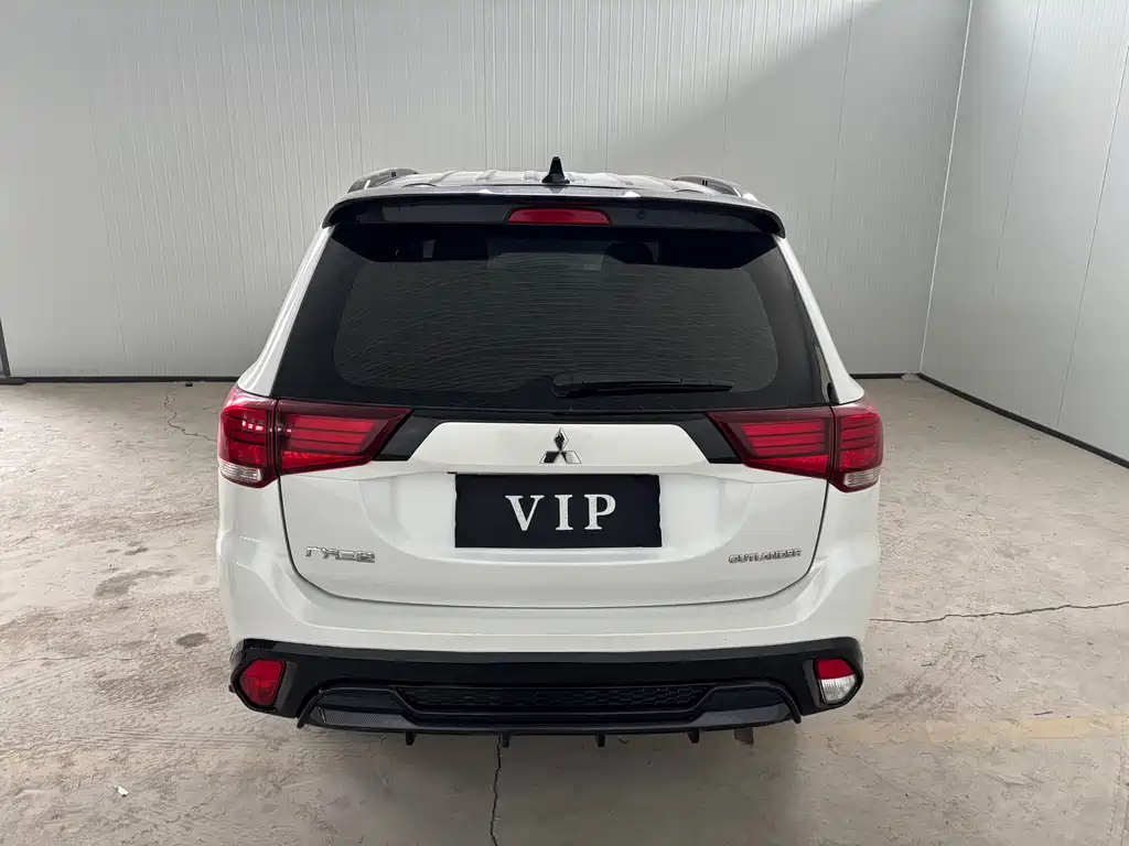 Outlander 欧蓝德 2021款 2.0 L 两驱曜动版 5座