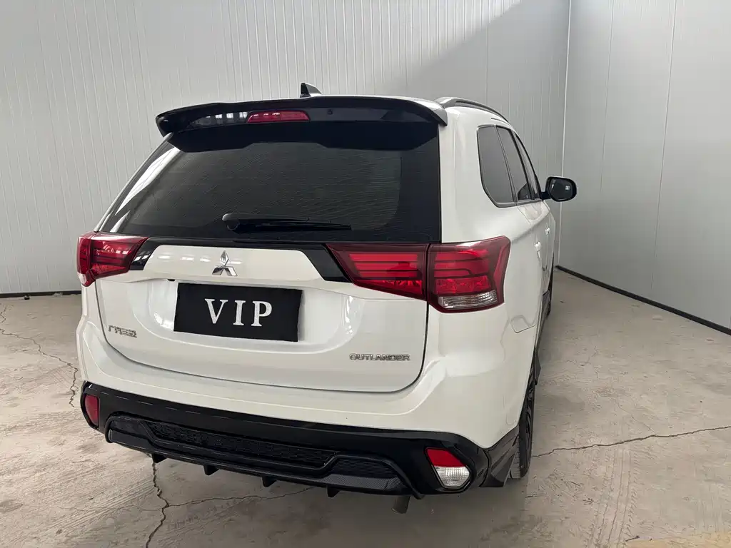 Outlander 欧蓝德 2021款 2.0 L 两驱曜动版 5座
