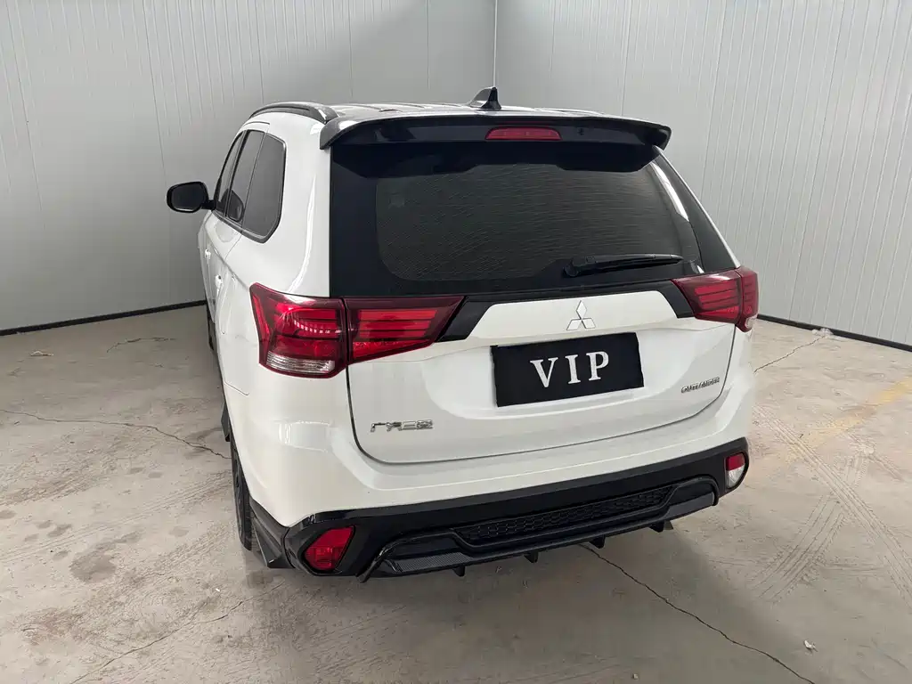 Outlander 欧蓝德 2021款 2.0 L 两驱曜动版 5座