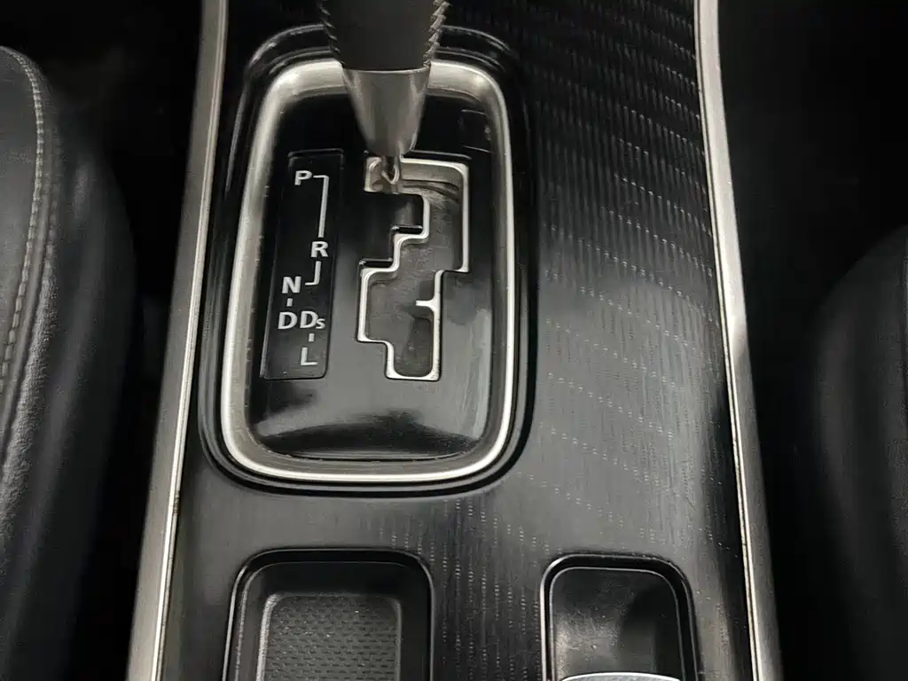 Outlander 欧蓝德 2021款 2.0 L 两驱曜动版 5座