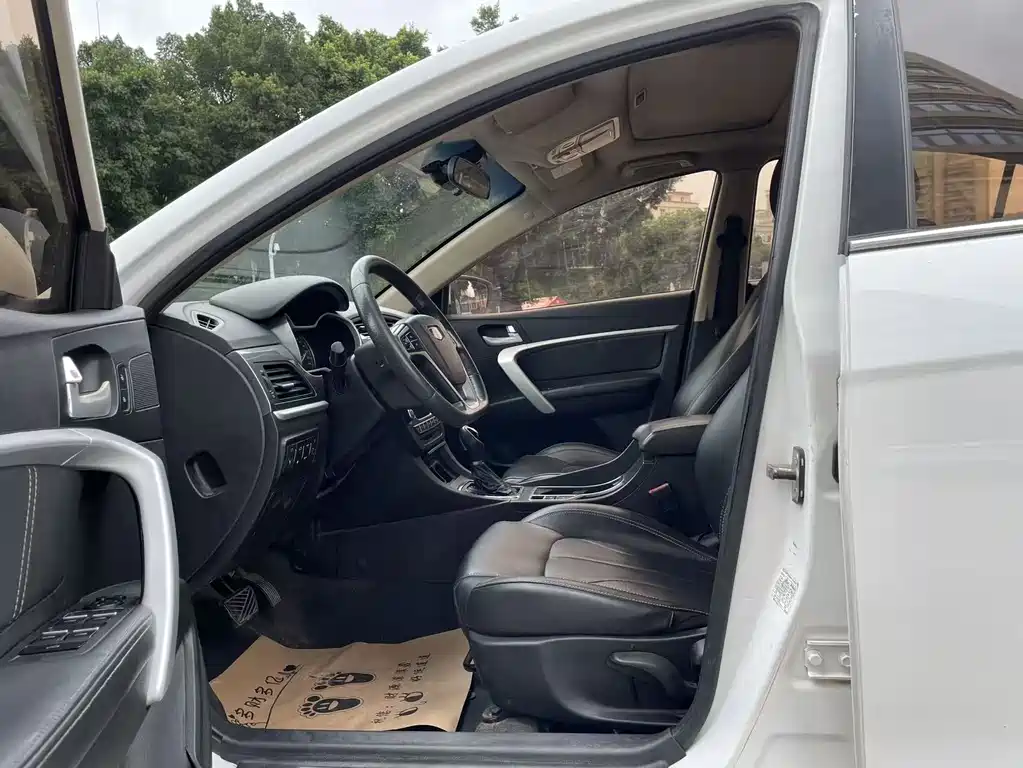 Emgrand Sedan Million 1.5 L CVT Upward