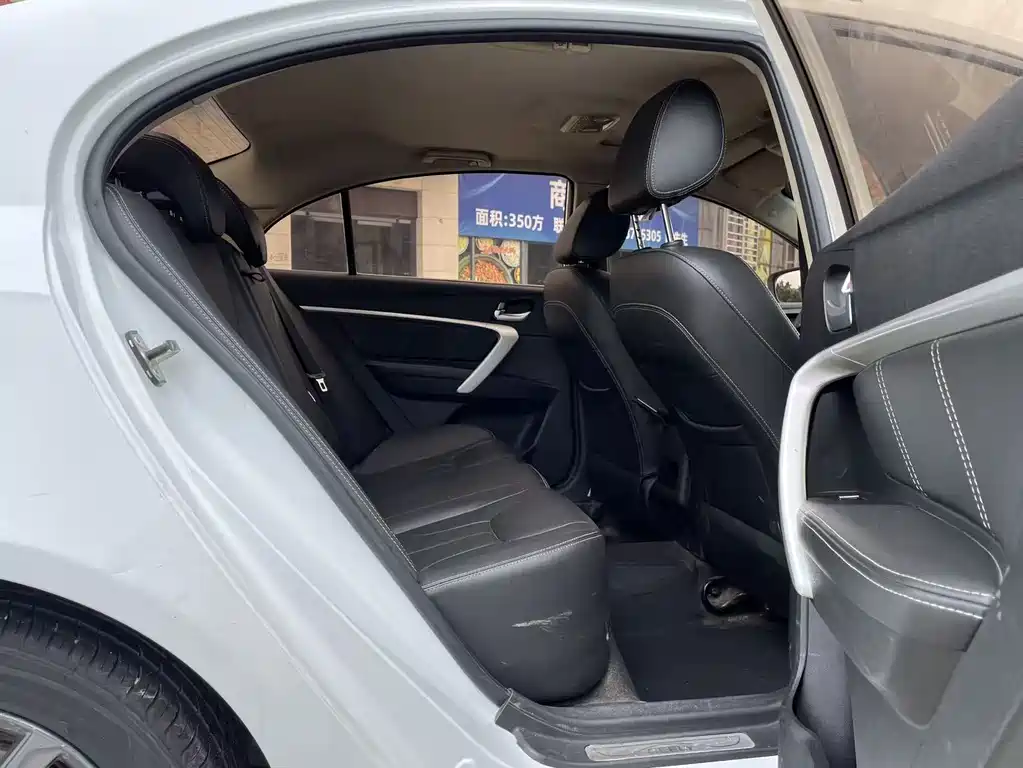 Emgrand Sedan Million 1.5 L CVT Upward