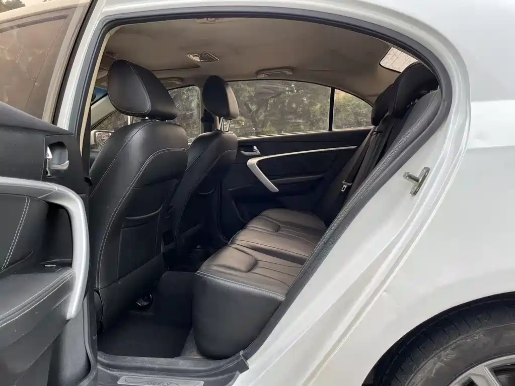 Emgrand Sedan Million 1.5 L CVT Upward