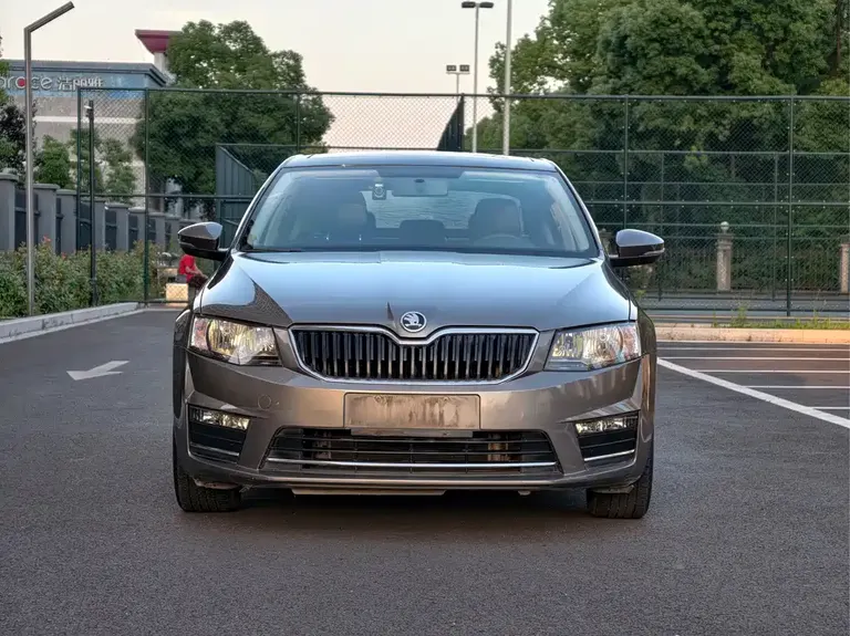 Skoda Octavia 1.6 L Auto Smart Travel