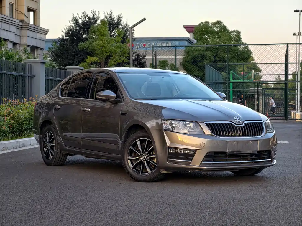 Octavia 1.6 L Auto Smart Travel