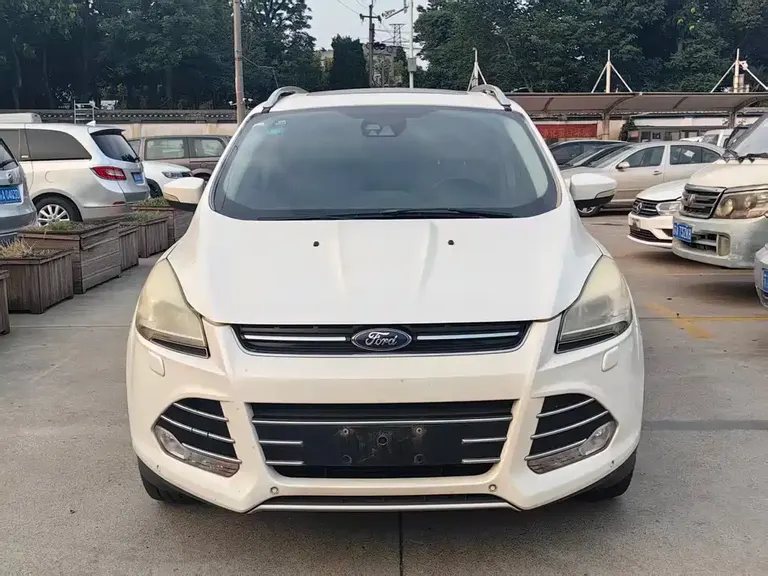 Ford Kuga 2.0 L GTDi 4 WD Distinguished