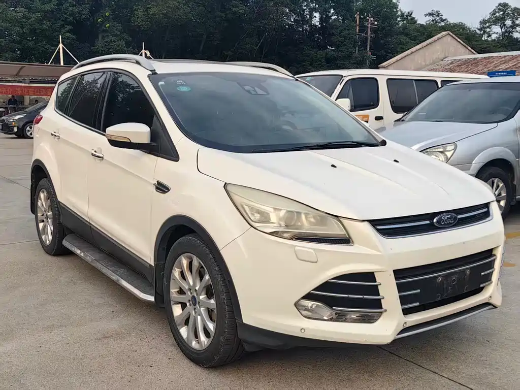 Kuga 2.0 L GTDi 4 WD Distinguished