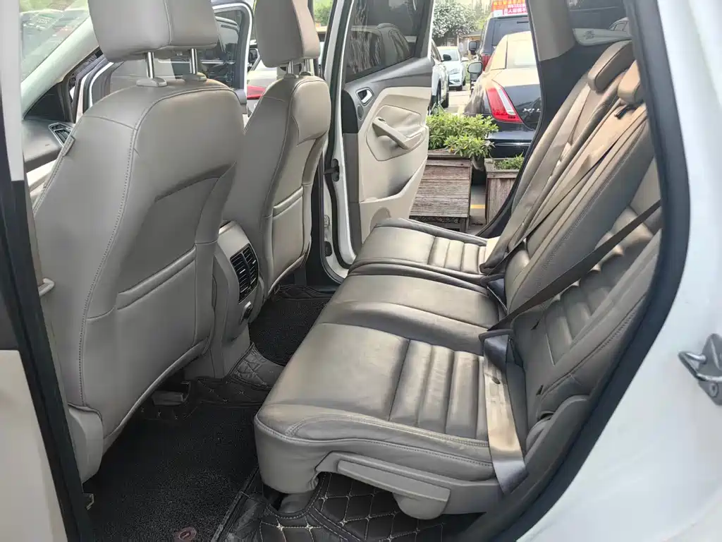 Kuga 2.0 L GTDi 4 WD Distinguished