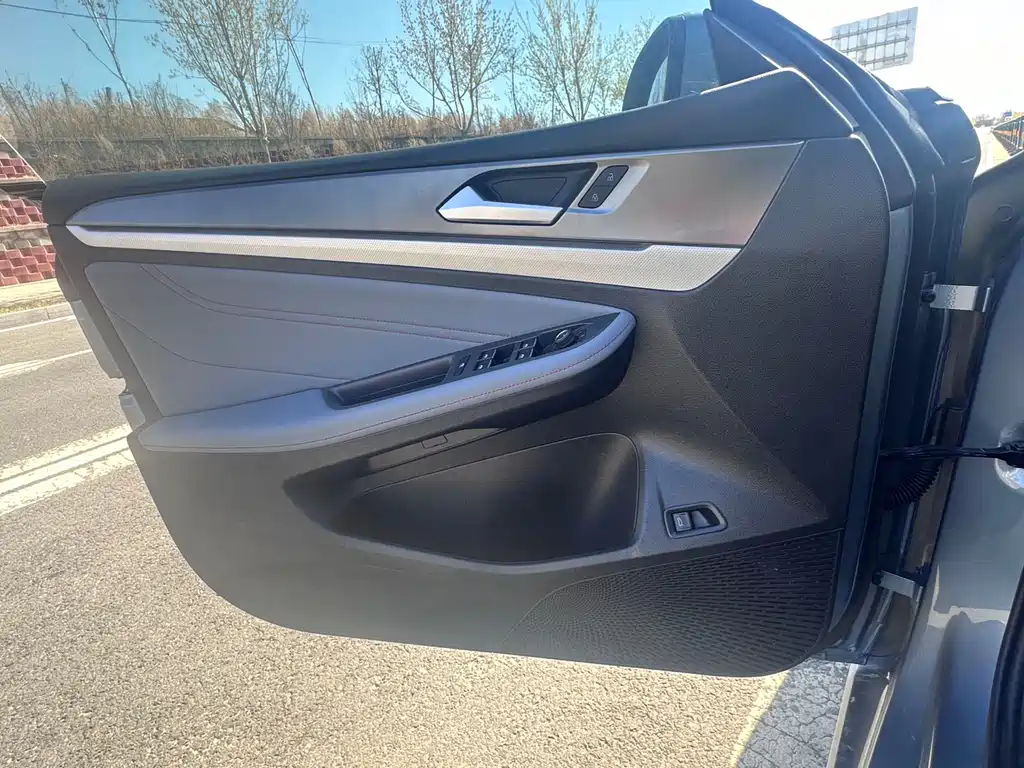 Lamando Lamando L 280 TSI DSG Spicy Cool
