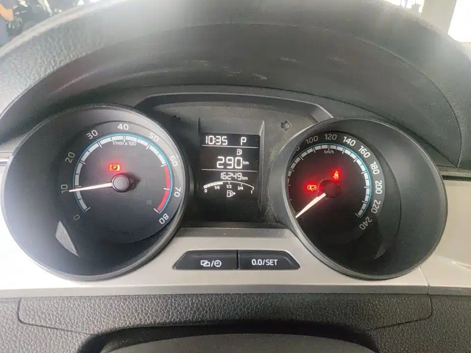 Rapid 1.5 L Auto Comfort Enjoyment