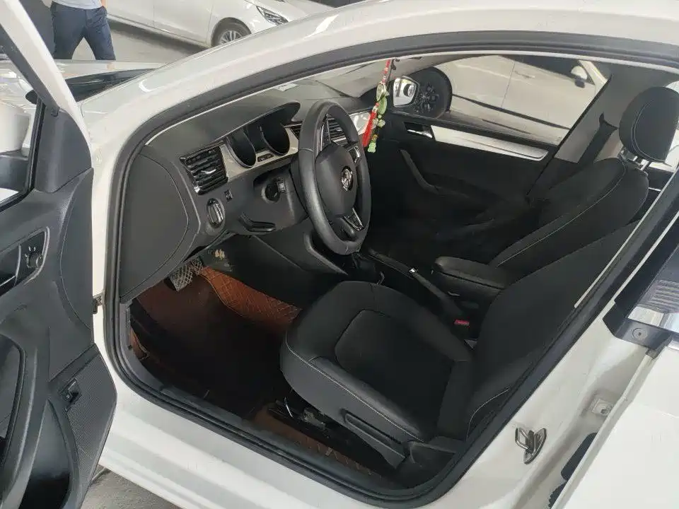 Rapid 1.5 L Auto Comfort Enjoyment