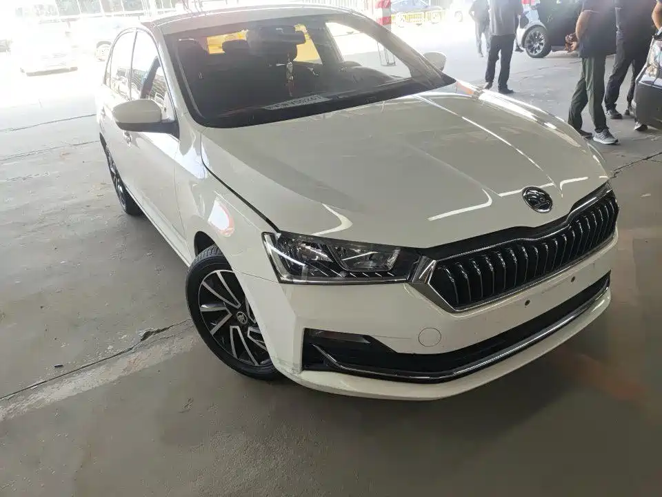 Rapid 1.5 L Auto Comfort Enjoyment