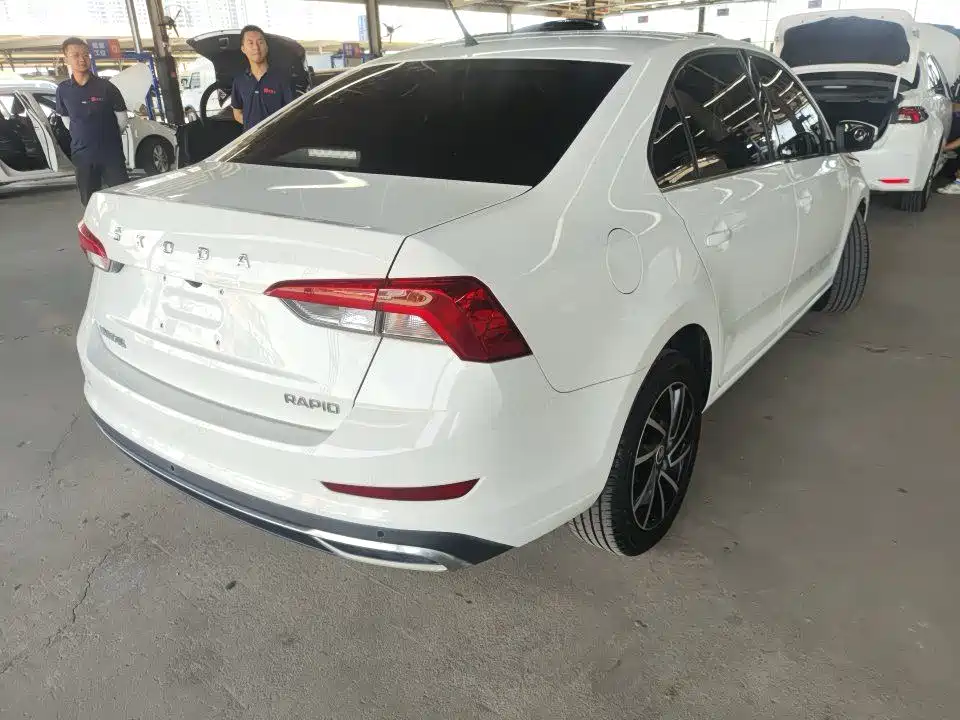 Rapid 1.5 L Auto Comfort Enjoyment