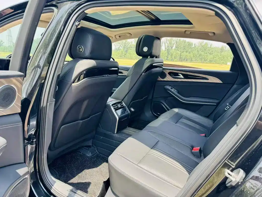 Hongqi H9 2.0 T Connected Flagship