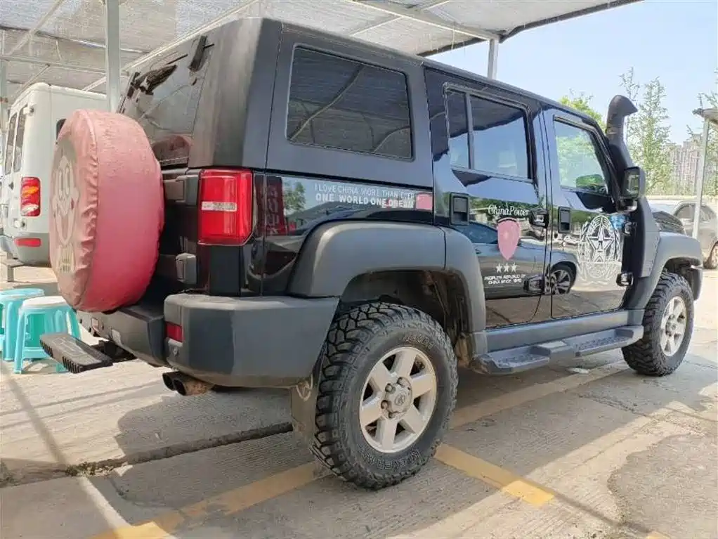 BAIC BJ40 40 L 2.0 T Manual 2 WD Luxury