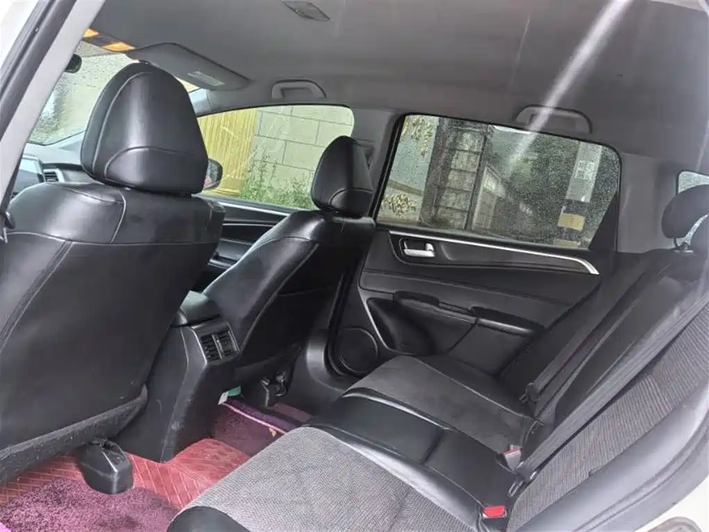 Jade 1.8 L Auto Comfort Elite 5-seat