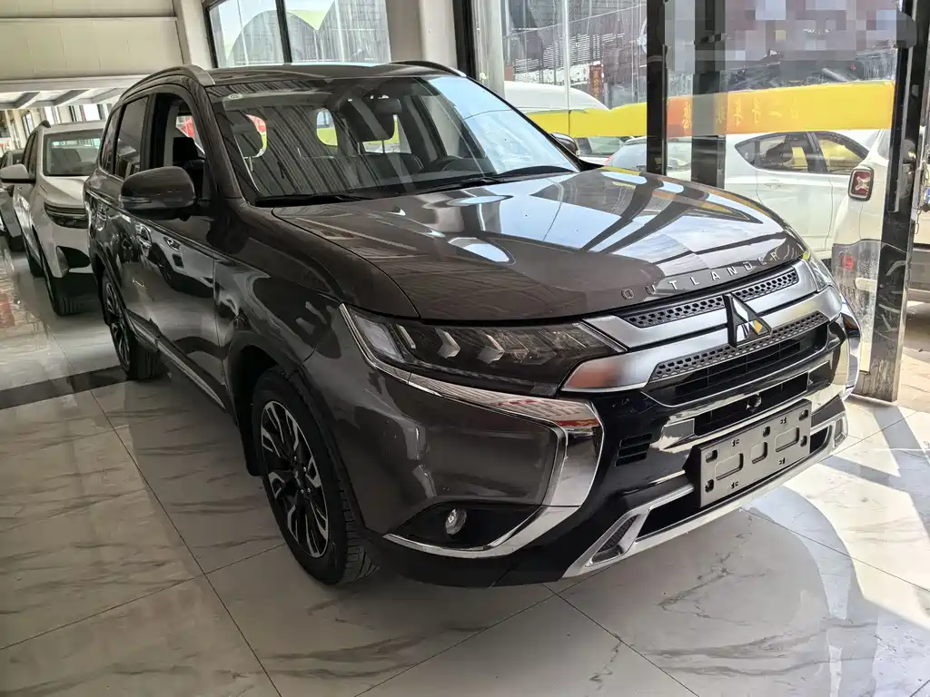 Outlander 2.4 L 4 WD Enjoyment 5-seat CN-VI