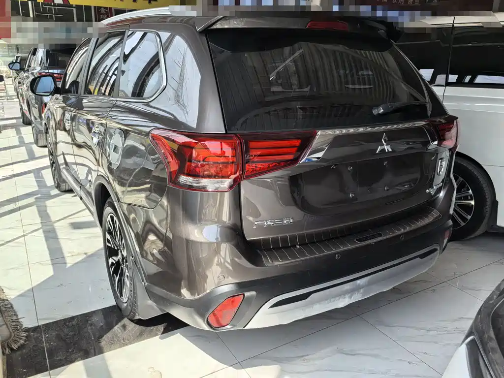 Outlander 2.4 L 4 WD Enjoyment 5-seat CN-VI