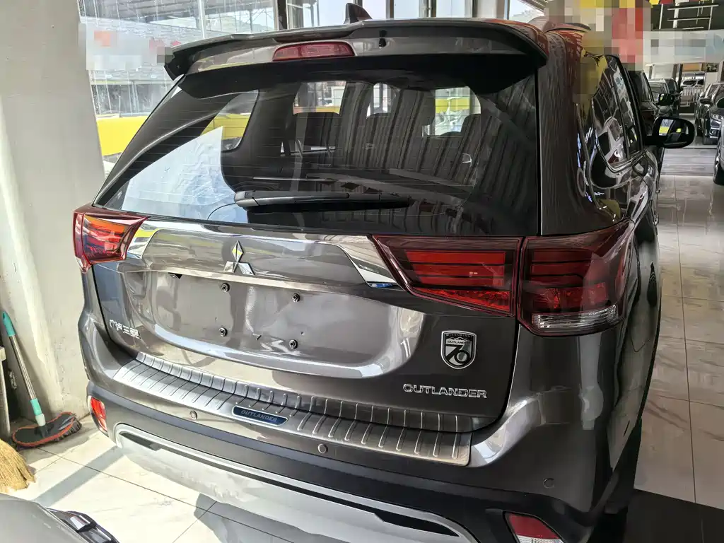 Outlander 2.4 L 4 WD Enjoyment 5-seat CN-VI