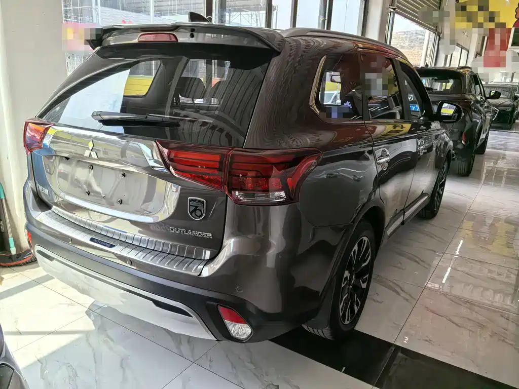Outlander 2.4 L 4 WD Enjoyment 5-seat CN-VI