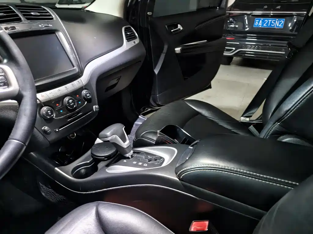 Journey 2.4 L 2 WD Premium Style