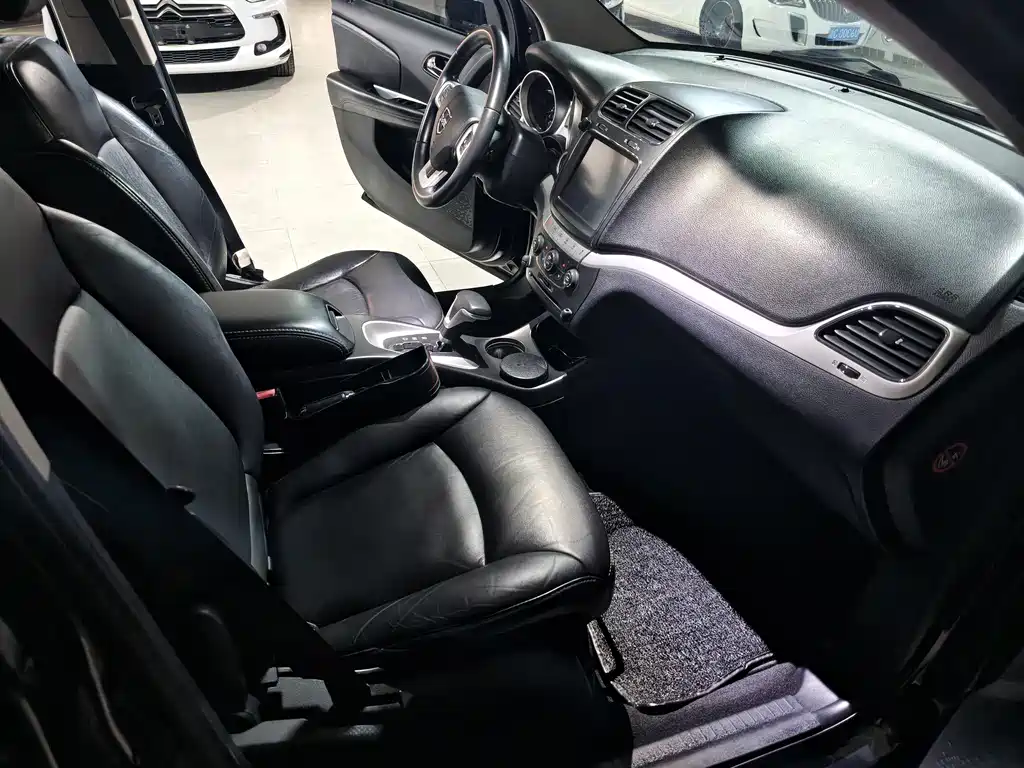 Journey 2.4 L 2 WD Premium Style