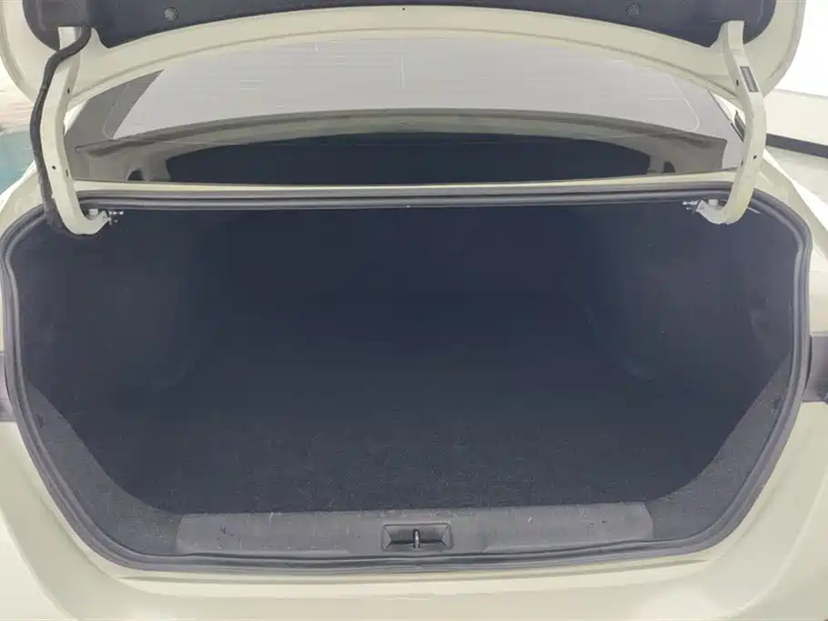 Sylphy 1.6 L XL CVT Joy