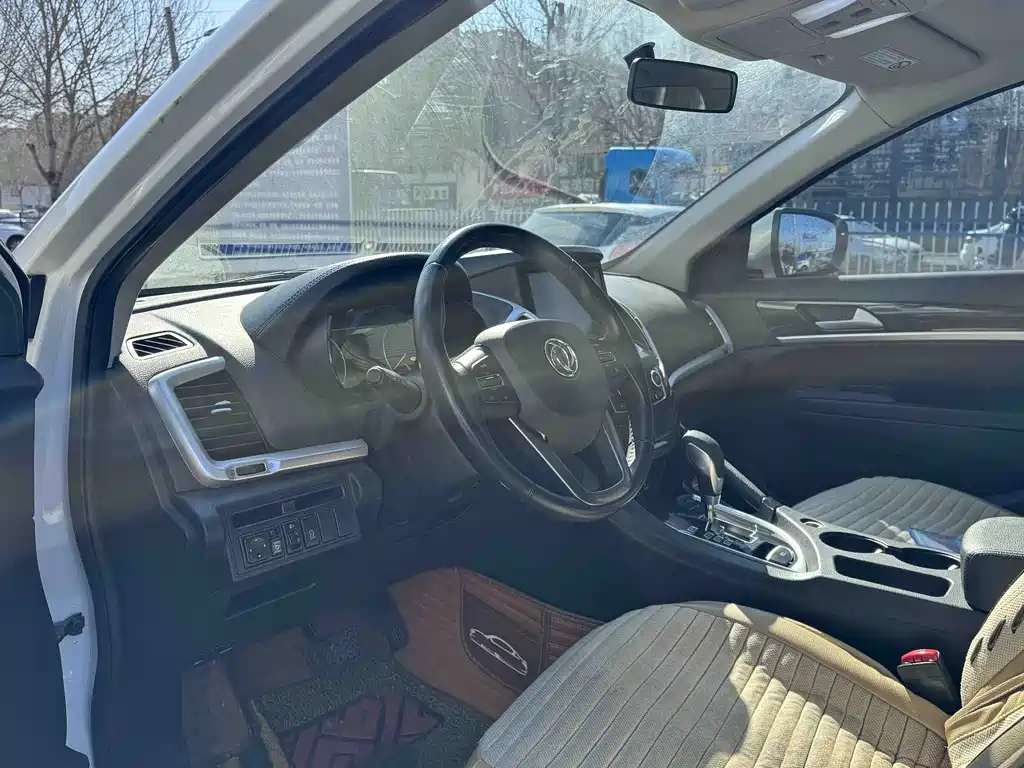 Dongfeng Fengshen AX7 2.0 L Auto Smart Ease