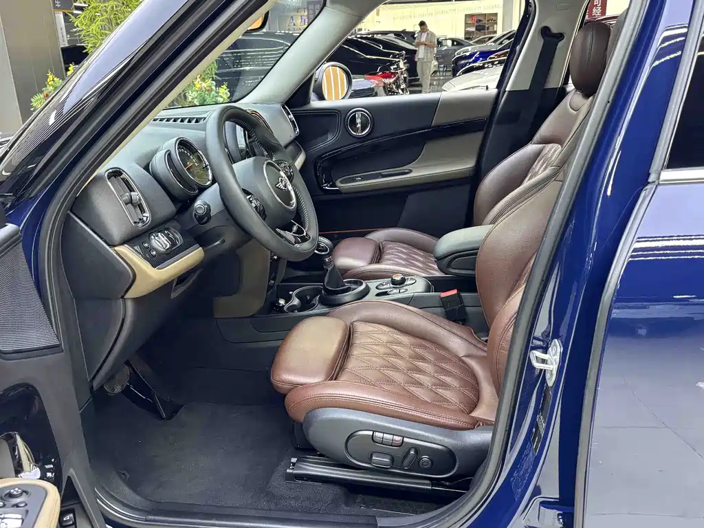 MINI COUNTRYMAN 1.5 T COOPER Artist