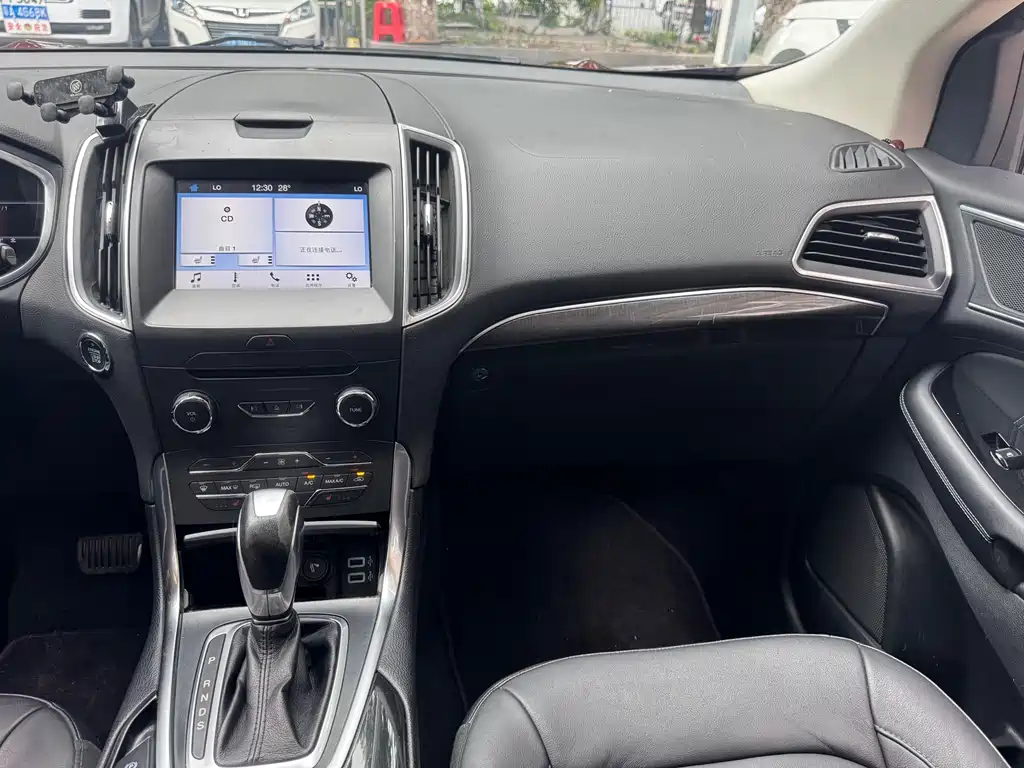 Edge EcoBoost 245 2 WD Grand Sharp 7-seat