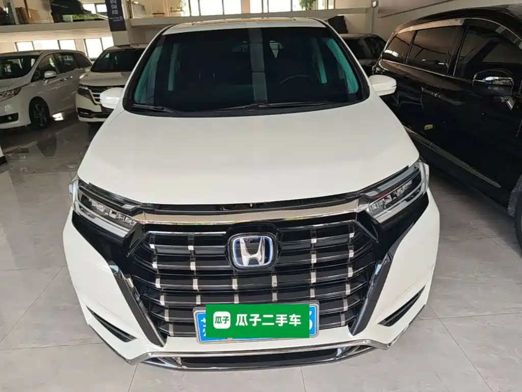 Elysion 2.0 L e:HEV Luxury Early Enjoyment
