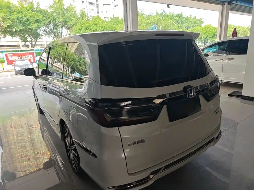 Elysion 2.0 L e:HEV Luxury Early Enjoyment
