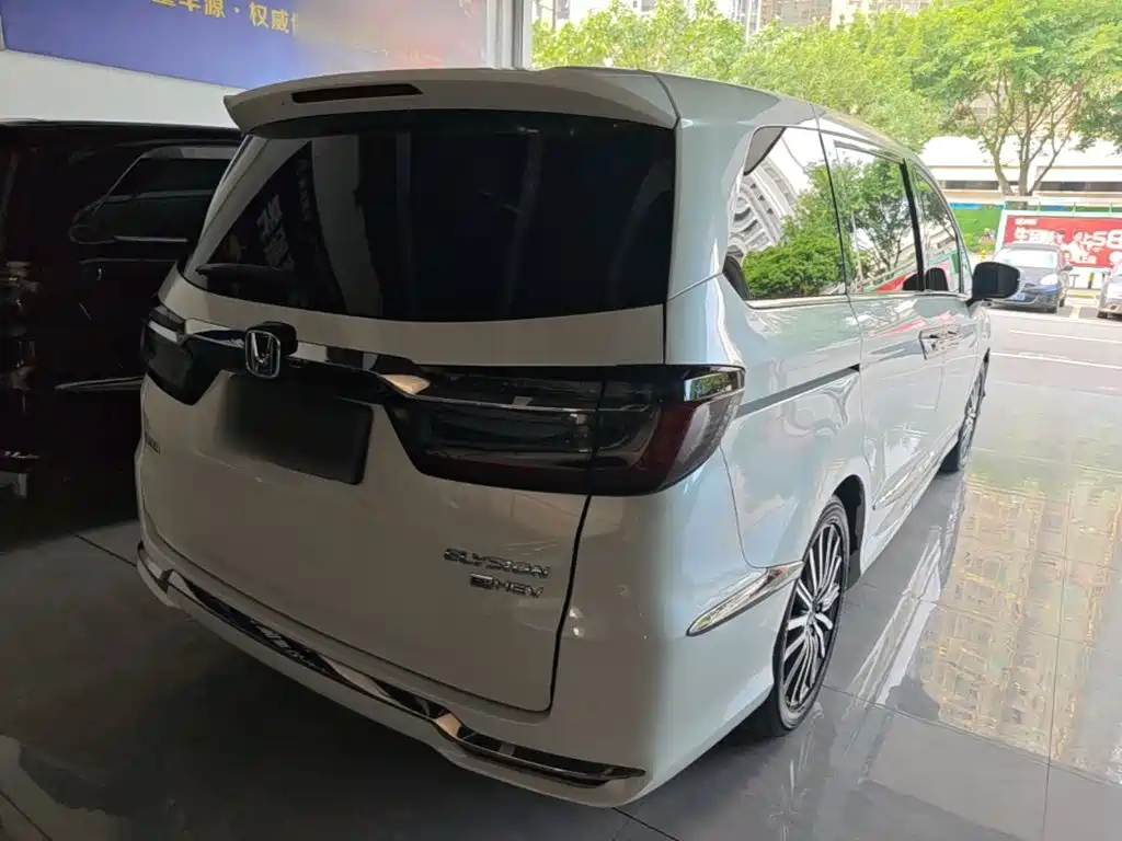 Elysion 2.0 L e:HEV Luxury Early Enjoyment