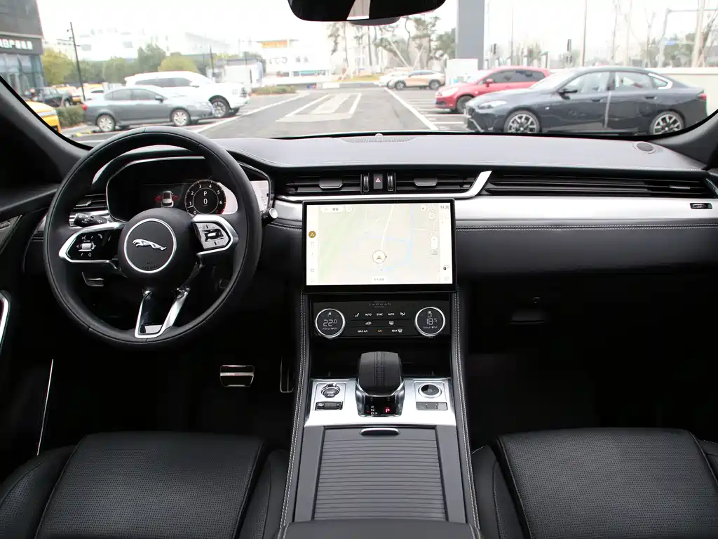Jaguar F-PACE P250 R-Dynamic SE