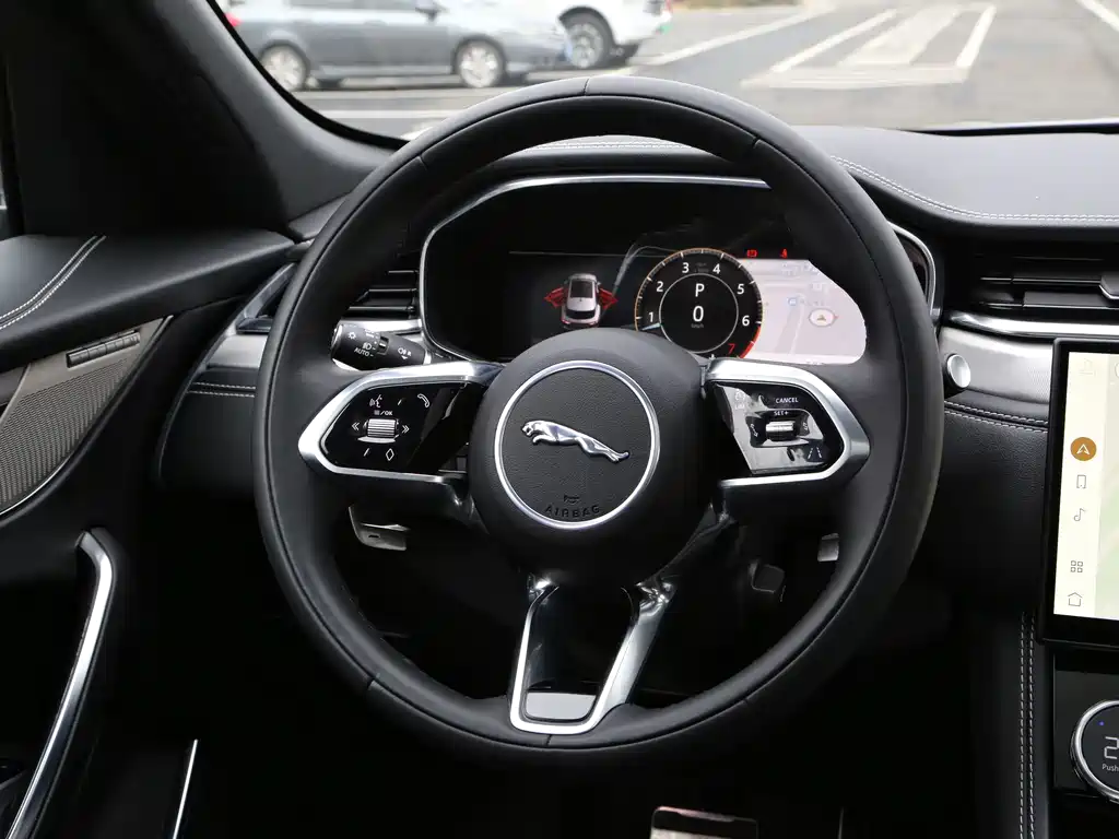 Jaguar F-PACE P250 R-Dynamic SE