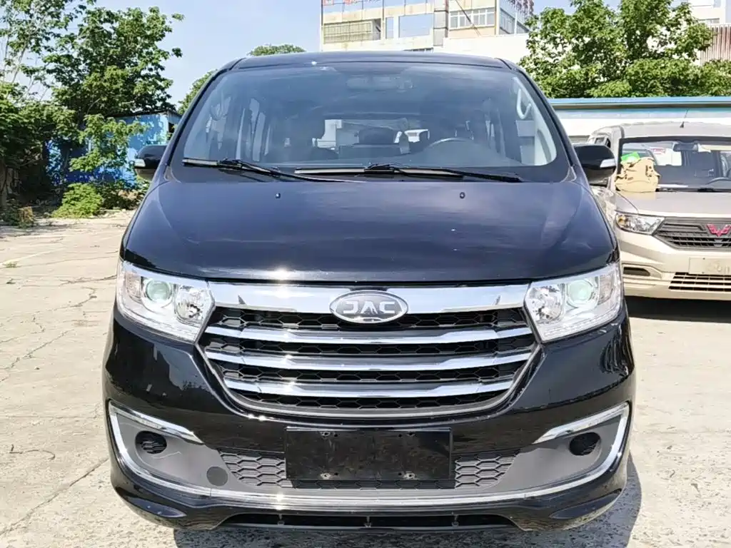 Refine M3 PLUS 1.8 L 7-seat Standard