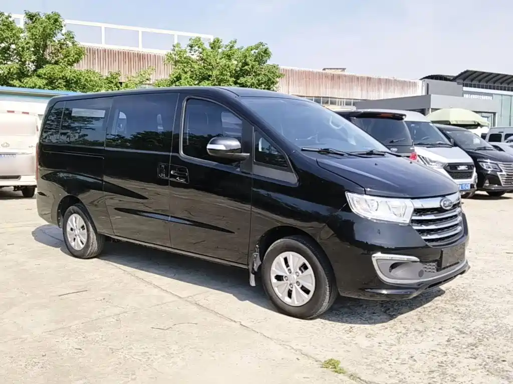 Refine M3 PLUS 1.8 L 7-seat Standard