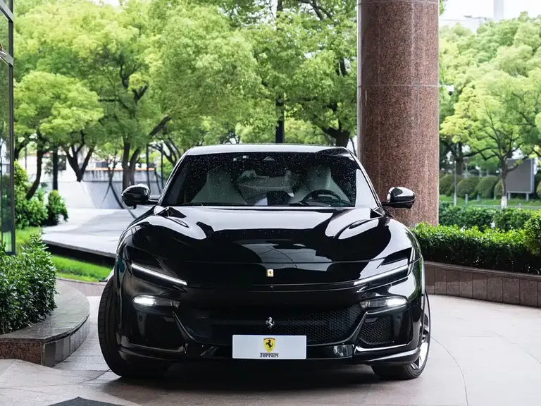 Ferrari Purosangue 6.5 L V12
