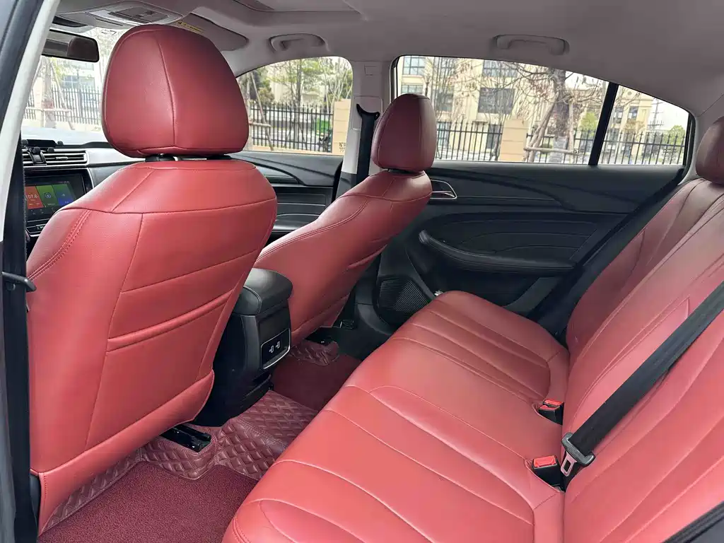 Roewe i5 1.5 L Auto 4 G Connected Leading Luxury