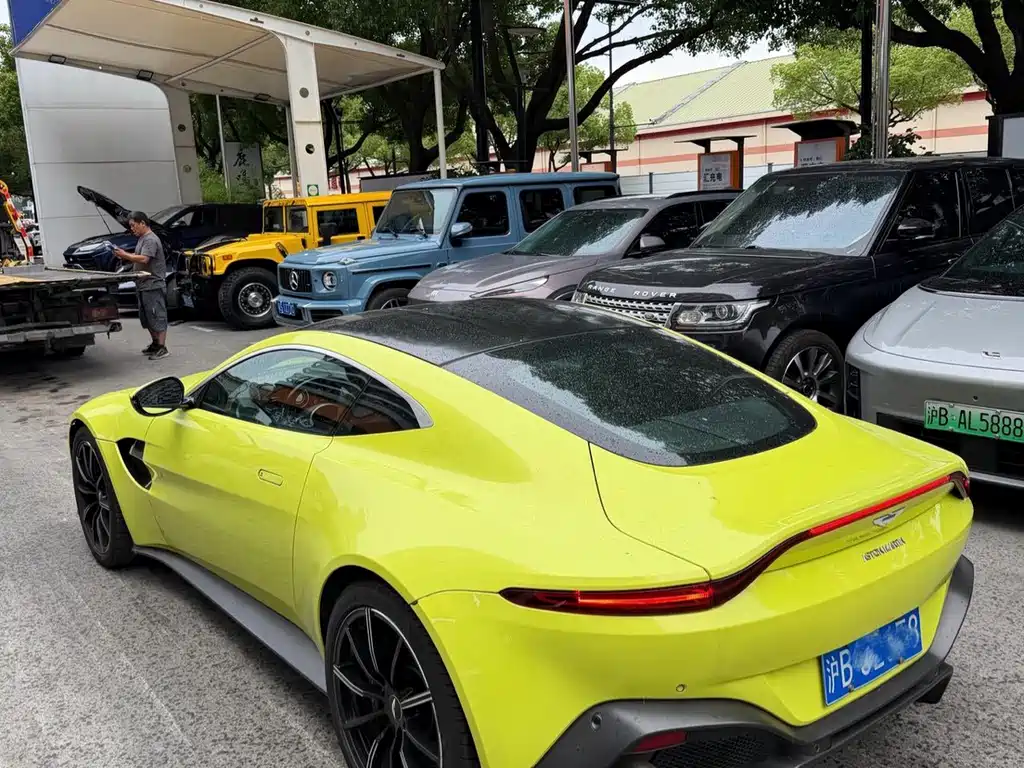 V8 Vantage 4.0 T V8 Coupe