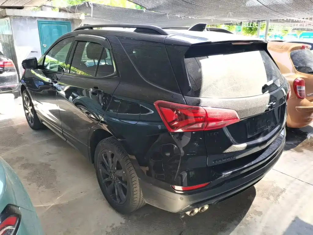 Equinox 探界者 2022款 轻混 550 T RS 四驱智能拓界版
