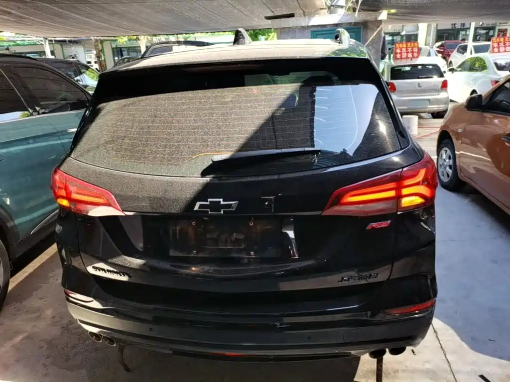 Equinox 探界者 2022款 轻混 550 T RS 四驱智能拓界版