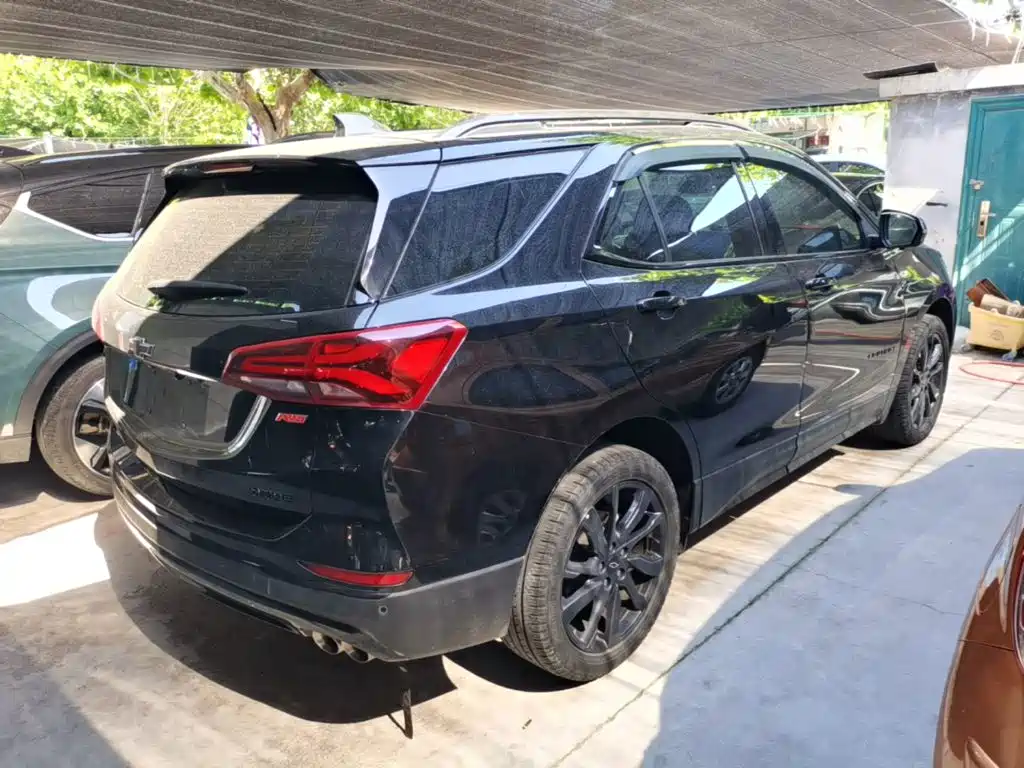 Equinox 探界者 2022款 轻混 550 T RS 四驱智能拓界版