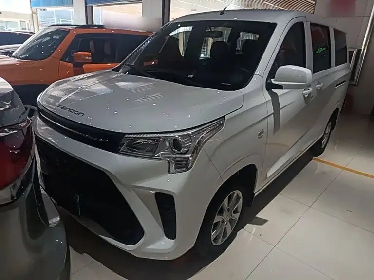Dongfeng Fengguang 380 风光380 2022款 1.5 L 精典型客车 5座