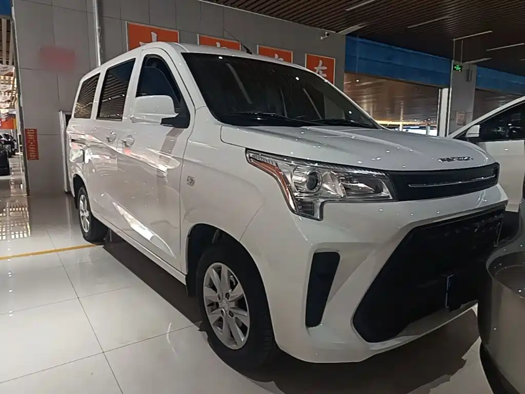 Fengguang 380 风光380 2022款 1.5 L 精典型客车 5座