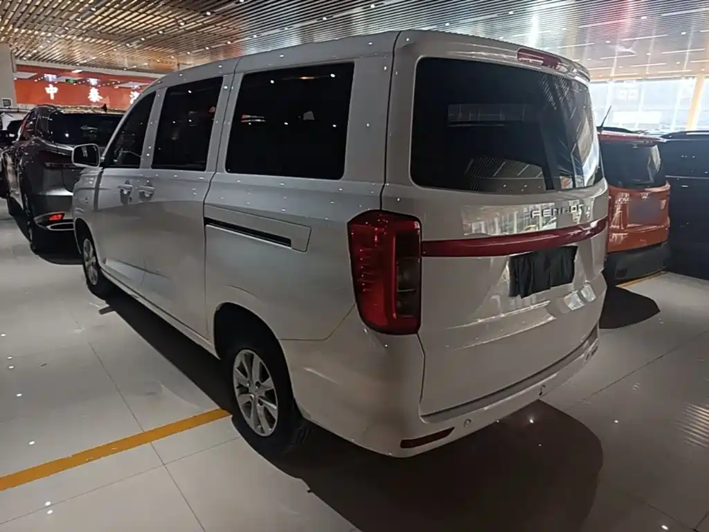 Fengguang 380 风光380 2022款 1.5 L 精典型客车 5座