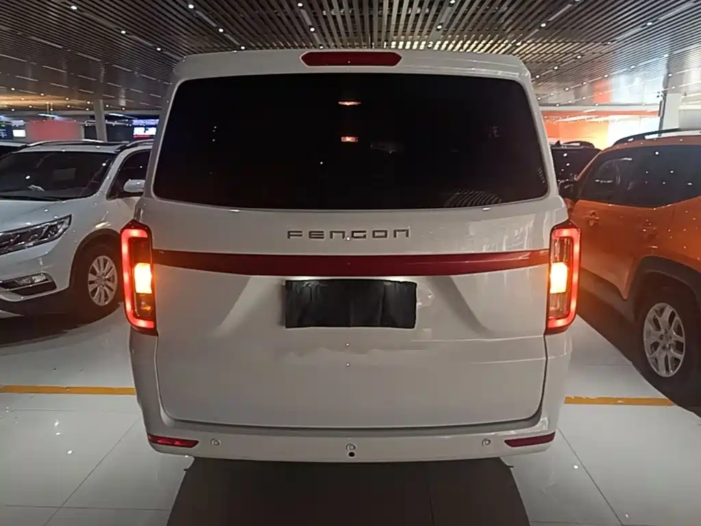 Fengguang 380 风光380 2022款 1.5 L 精典型客车 5座